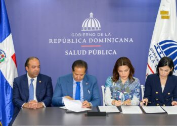 Salud Pública y Voluntariado Banreservas firman acuerdo de campaña contra el dengue