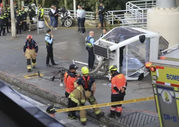 Al menos un muerto y 12 heridos por desplome de una cabina del teleférico en Medellín