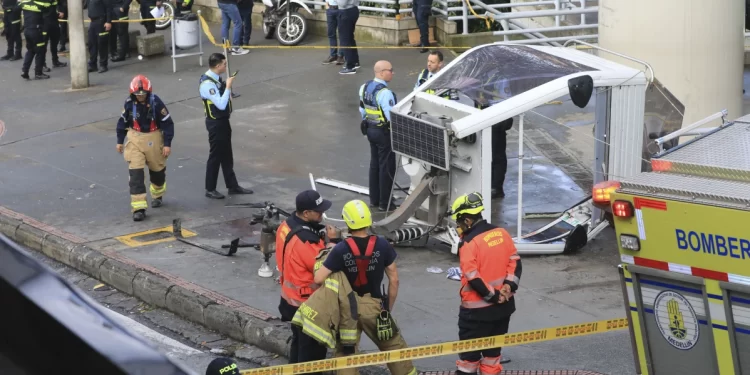 Al menos un muerto y 12 heridos por desplome de una cabina del teleférico en Medellín