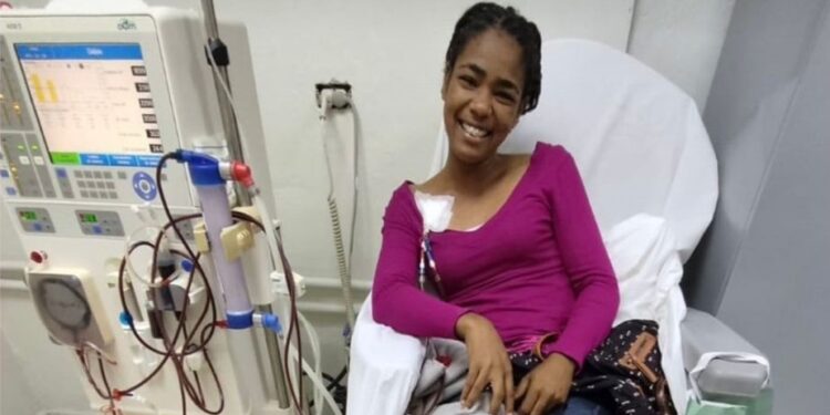 Joven con insuficiencia renal requiere ayuda para operarse