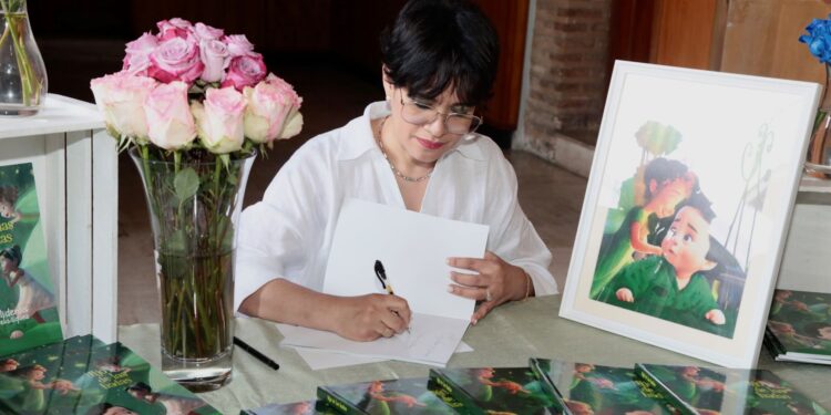 Elidenia Velásquez presenta con gran éxito su libro infantil “Hijo de las hadas”