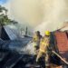 Se registra incendio en almacén de constructora; 911 coordina asistencia