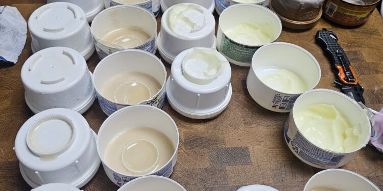 Frustran envío de potes llenos de cocaína en productos de belleza