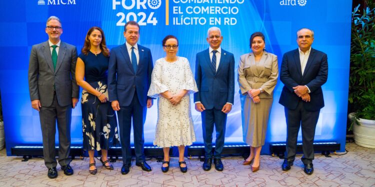 Celebran foro sobre combate al comercio Ilícito