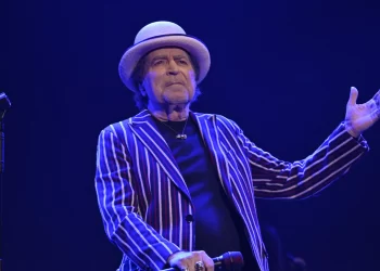 Sabina dirá adiós a los escenarios en 2025 con la gira ‘Hola y adiós’