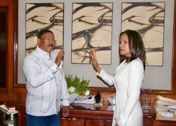 Juramentan nueva directora en el hospital Santo Socorro