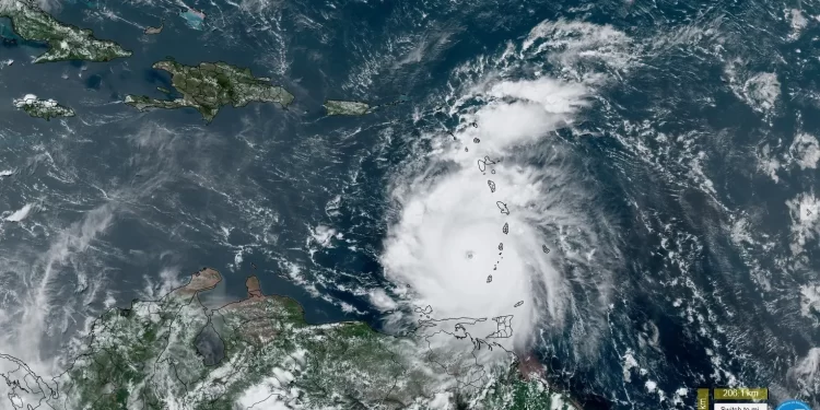 Beryl se dirige a Jamaica como un huracán de categoría 5; amenaza el sur de RD y Haití