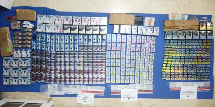 Ocupan más de 300 cigarrillos electrónicos y chocolates con presunta marihuana