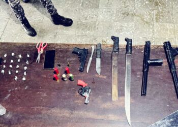 Policía ocupa narcóticos y armas en operativos; apresan cuatro hombres