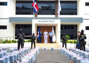 Atrapan lancha con cuatro hombres a bordo y más de una tonelada de presumiblemente cocaína