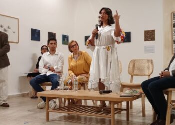 Clara Sánchez presentó con gran éxito su primera novela: Noling, el gorrión chino