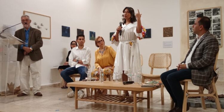Clara Sánchez presentó con gran éxito su primera novela: Noling, el gorrión chino