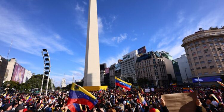 Venezolanos protestan en América y España para exigir la salida de Maduro del poder