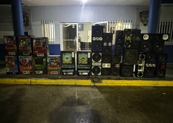 Policía ocupa decenas de bocinas en Villa Mella en operativos antirruidos