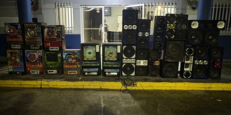 Policía ocupa decenas de bocinas en Villa Mella en operativos antirruidos