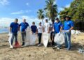 Varias instituciones se unen en jornada de limpieza de la playa Gringo en Haina