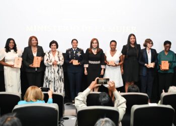 Ministerio de la Mujer rinde homenaje a las vidas de mujeres galardonadas con la Medalla al Mérito 2022