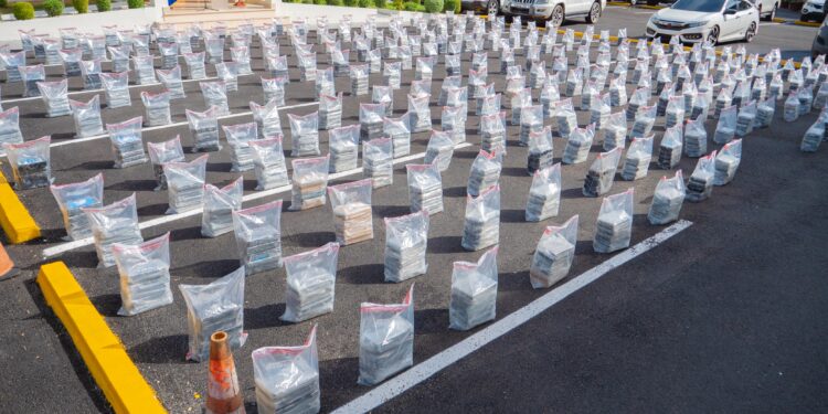 Intervienen más de 1.3 toneladas de presumiblemente cocaína