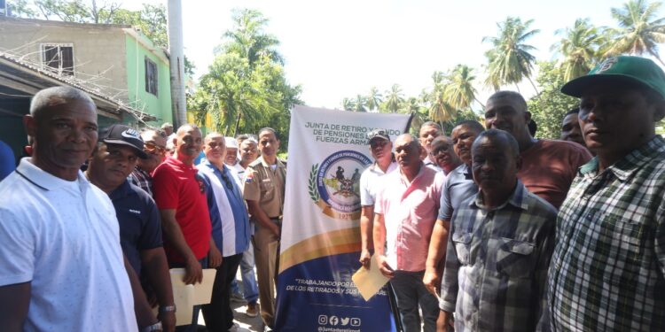Militares retirados en etapa productiva serán incorporados al mercado laboral