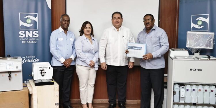 SNS entrega equipos para fortalecer laboratorios de anatomía patológica