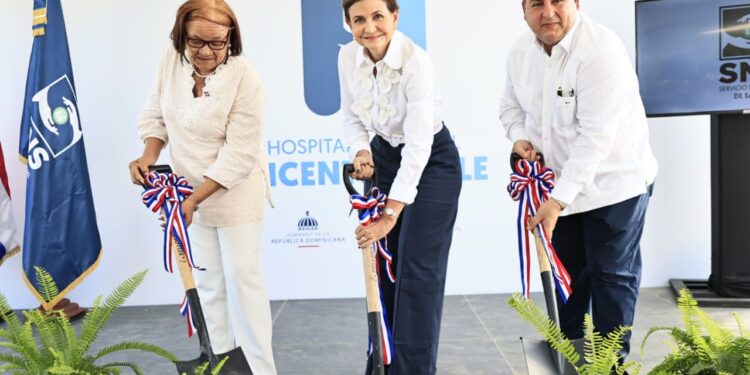 Vicepresidenta deja iniciado remozamiento de la Emergencia hospital Vicente Noble