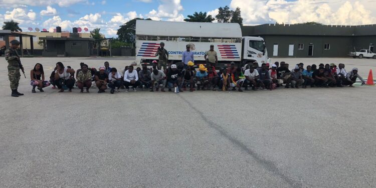 Detienen 515 haitianos con estatus migratorio irregular