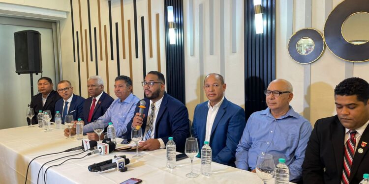Partidos de oposición se unen en pedido de elecciones en La Vega