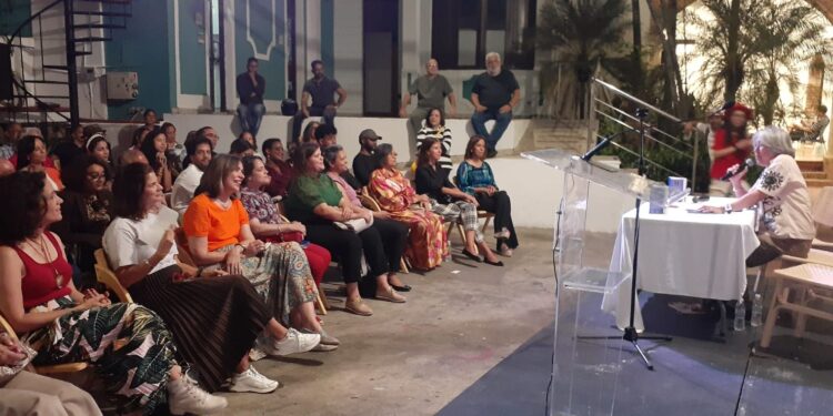 Presentan con éxito nuevo poemario de Yuan Fuei Liao  