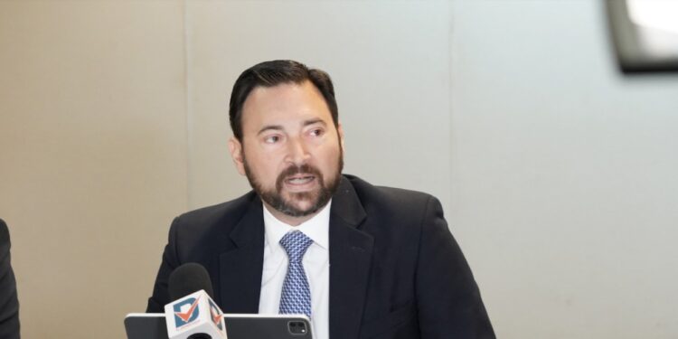 ADIE y ADOSEA proponen medidas para equilibrar el reglamento de generación distribuida