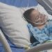 Nicolas, un niño trillizo y con condición especial que necesita ayuda
