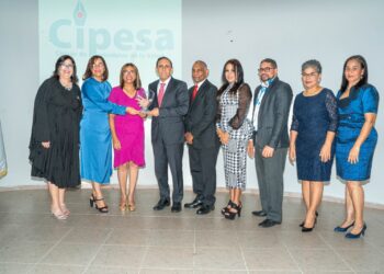CIPESA reconoce a Cruz Jiminián por su trayectoria