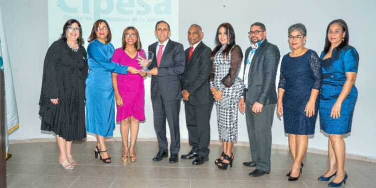 CIPESA reconoce a Cruz Jiminián por su trayectoria