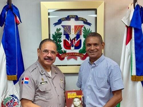 Subdirector Policia Nacional recibe a Marcos Sanchez en su despacho