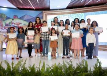 Voluntariado Banreservas premia a los ganadores del concurso Pintura Infantil Navideño Nidia Serra 2024