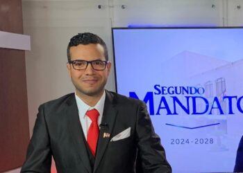 Comunicador venezolano Javier Lunar se destaca en AN7
