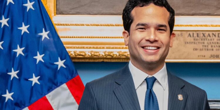 Omar Fernández asistirá a toma de posesión de Donald Trump