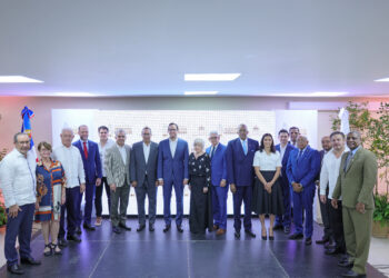 Reconocen más de 40 servidores públicos por su trayectoria y desempeño