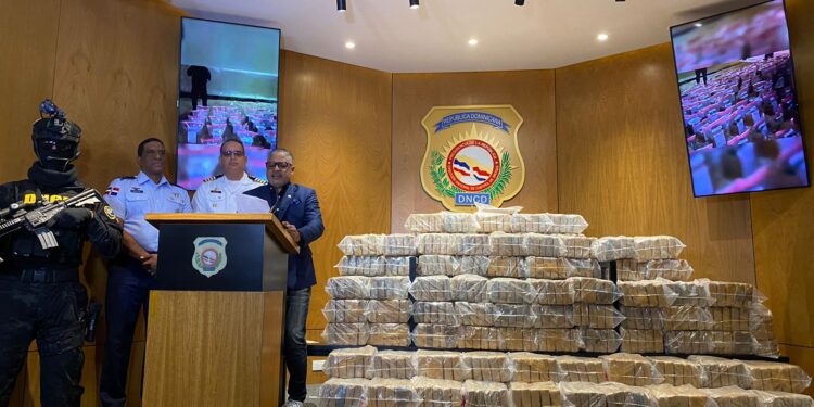 Incautan 766 paquetes presumiblemente cocaína