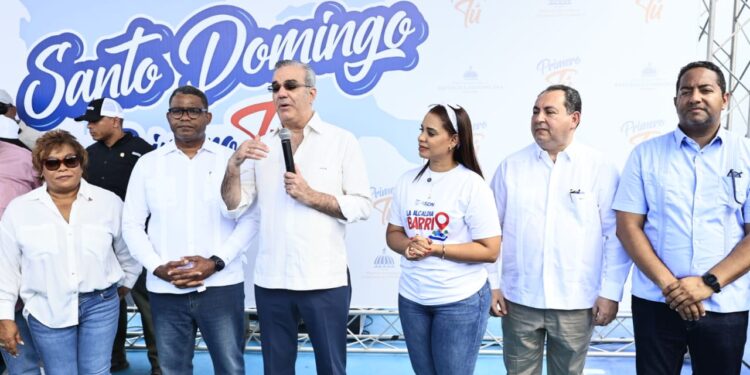 Abinader supervisa avances Centro Clínico y Diagnóstico en Sabana Perdida