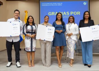 Massiel de Jesús recibe reconocimiento por sus “buenas prácticas” en el periodismo financiero