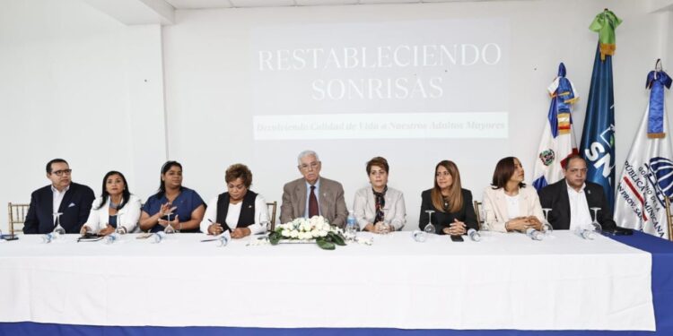 SNS devuelve la sonrisa a 134 adultos mayores de SDE