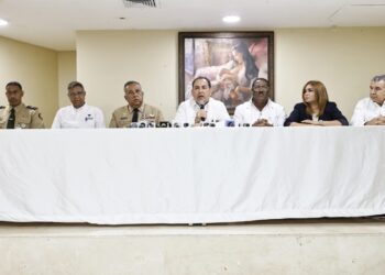 Directores SNS y Migración supervisan aplicación protocolo de atención a pacientes extranjeros