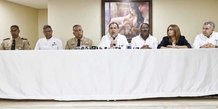 Directores SNS y Migración supervisan aplicación protocolo de atención a pacientes extranjeros
