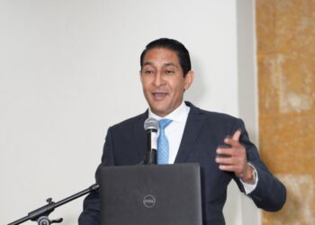 Iván Gastón imparte conferencia “Visión Histórica Geopolítica de la Española”