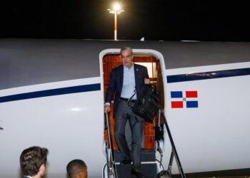 Presidente Abinader llega a Roma y dice papa Francisco dejó huellas positivas