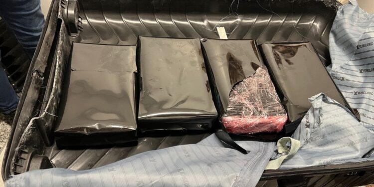 Detienen en el AILA mujer viajaría a Madrid con cuatro paquetes de cocaína