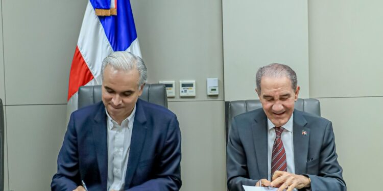 MINERD y MESCyT firman resolución que elimina trámites físicos y valida certificados digitales