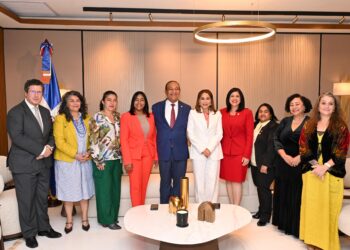 Ministerio de la Mujer recibe delegación del MESECVI-OEA para consulta sobre Ley Modelo Interamericana de Violencia Digital