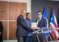 Director del COE y la DAEH recibe reconocimiento del Parlacen por más de 20 años de servicio salvando vidas