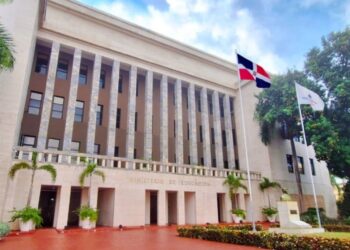 Ministro De Camps declara prioritaria la Evaluación de Desempeño Docente e inicia proceso para ejecutarla